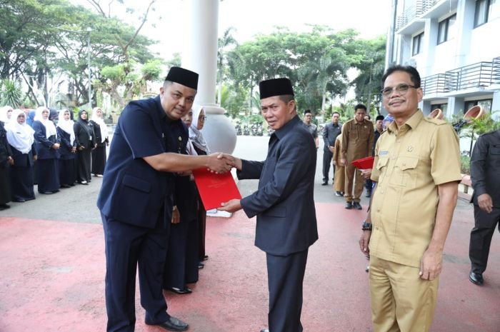 2 Pekan Jelang Lengser, Walikota Serang Rombak Puluhan Pejabat Fungsional di Dindikbud 1 2 Pekan Jelang Lengser, Walikota Serang Rombak Puluhan Pejabat Fungsional di Dindikbud