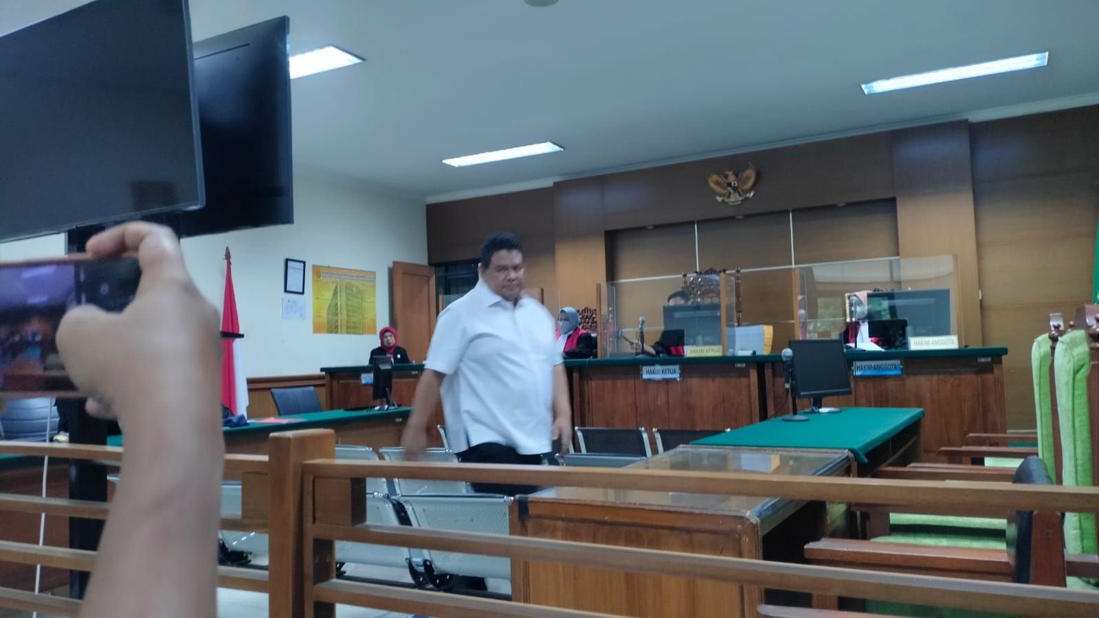 Supaya Ditunjuk Pemenang Lelang Proyek Jalan Pelabuhan Warnasari, Eks Pimpinan Perusahaan Disogok Uang Satu Kresek Hitam 5 Supaya Ditunjuk Pemenang Lelang Proyek Jalan Pelabuhan Warnasari, Eks Pimpinan Perusahaan Disogok Uang Satu Kresek Hitam