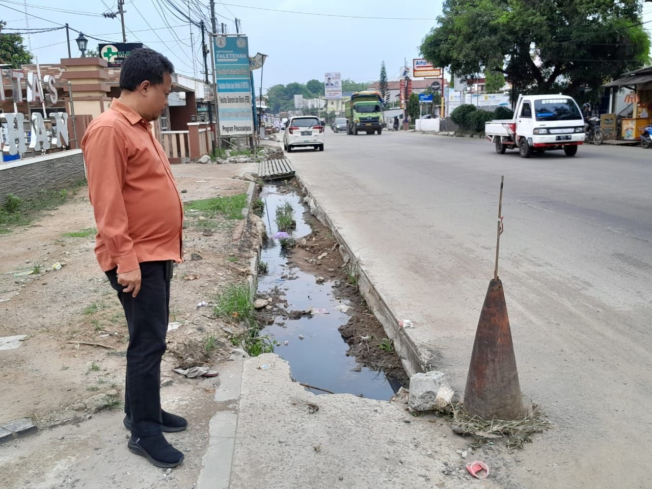 Betonisasi Jalan Raya Serang Cilegon Jadi Biang Kerok Universitas Faletehan Kebanjiran 2 Betonisasi Jalan Raya Serang Cilegon Jadi Biang Kerok Universitas Faletehan Kebanjiran