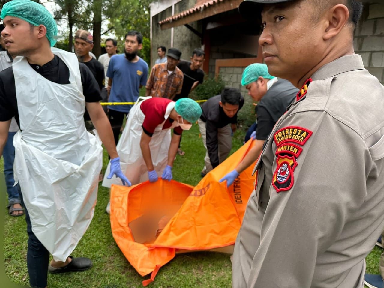 GEGER! Penghuni Kontrakan di Sepang Kota Serang Ditemukan Gantung Diri, Masalah Ini Diduga Jadi Penyebabnya 1 GEGER! Penghuni Kontrakan di Sepang Kota Serang Ditemukan Gantung Diri, Masalah Ini Diduga Jadi Penyebabnya