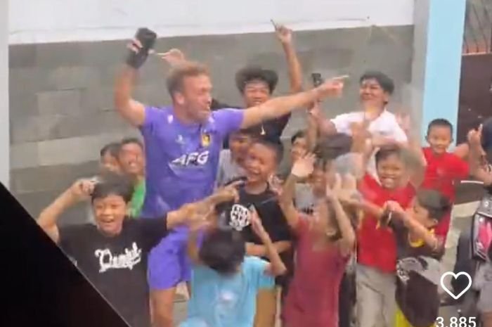 VIRAL! Pemain Asing Persik Kediri Ze Valente Joget Saat Ada Telolet Bus 1 VIRAL! Pemain Asing Persik Kediri Ze Valente Joget Saat Ada Telolet Bus