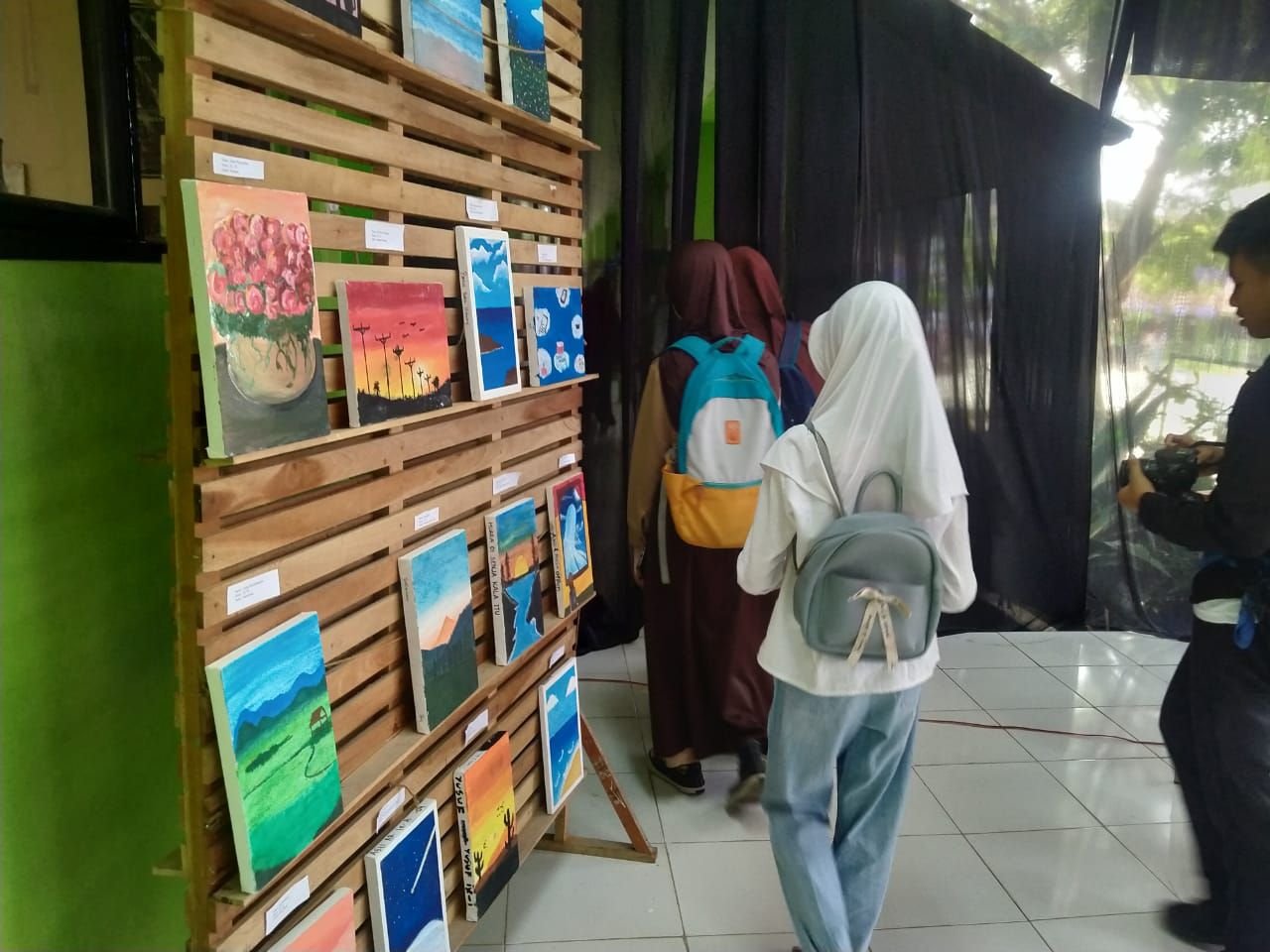 Elmodel Art Festival, Ajang Ratusan Siswa MTsN 1 Pandeglang Pamer Karya Lukisan yang Bikin Mata Betah 6 Elmodel Art Festival, Ajang Ratusan Siswa MTsN 1 Pandeglang Pamer Karya Lukisan yang Bikin Mata Betah