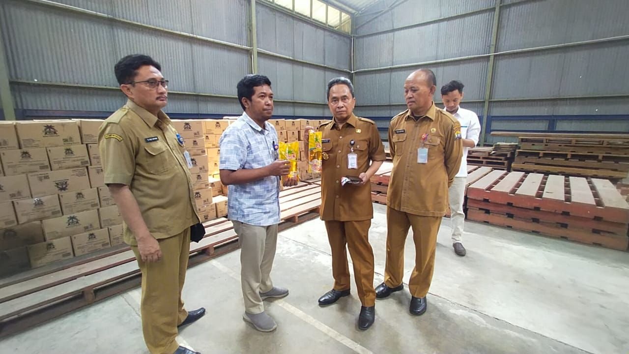 Jelang Operasi Pasar, Pj Walikota Cek Ketersediaan Pangan di Bulog Kantor Cabang Serang 6 Jelang Operasi Pasar, Pj Walikota Cek Ketersediaan Pangan di Bulog Kantor Cabang Serang