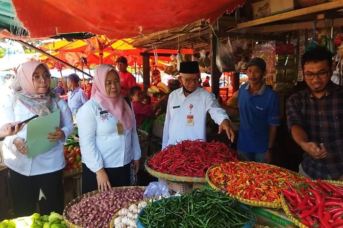 Pemprov Banten Siapkan 60 Ton Beras Cadangan untuk Kota Cilegon, Antisipasi Harga 'Tak Ngotak' Jelang Nataru 1 Pemprov Banten Siapkan 60 Ton Beras Cadangan untuk Kota Cilegon, Antisipasi Harga 'Tak Ngotak' Jelang Nataru