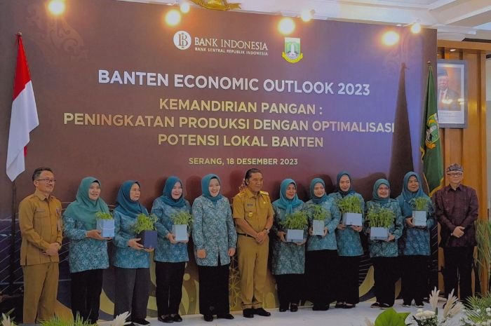 Picu Inflasi, Pj Gubernur Banten Al Muktabar Minta Warga Tanam Cabai Sendiri 1 Picu Inflasi, Pj Gubernur Banten Al Muktabar Minta Warga Tanam Cabai Sendiri