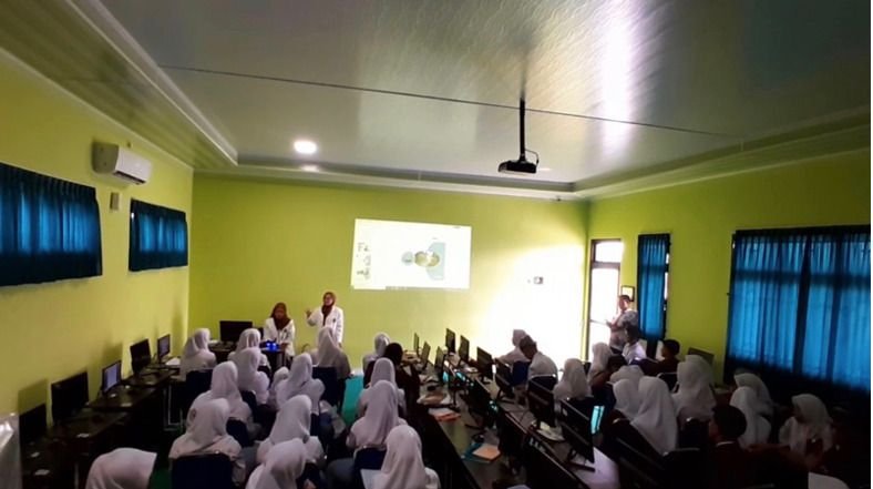 Mahasiswa UIN SMH Banten Sosialisasikan Bahaya Narkoba di SMK PGRI 3 Kota Serang 7 Mahasiswa UIN SMH Banten Sosialisasikan Bahaya Narkoba di SMK PGRI 3 Kota Serang