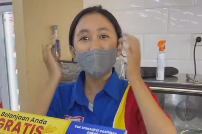 Mengenal Sosok Vania, Seorang Kasir Indomaret yang Fasih Bahasa Jepang Bermodal Nonton Anime