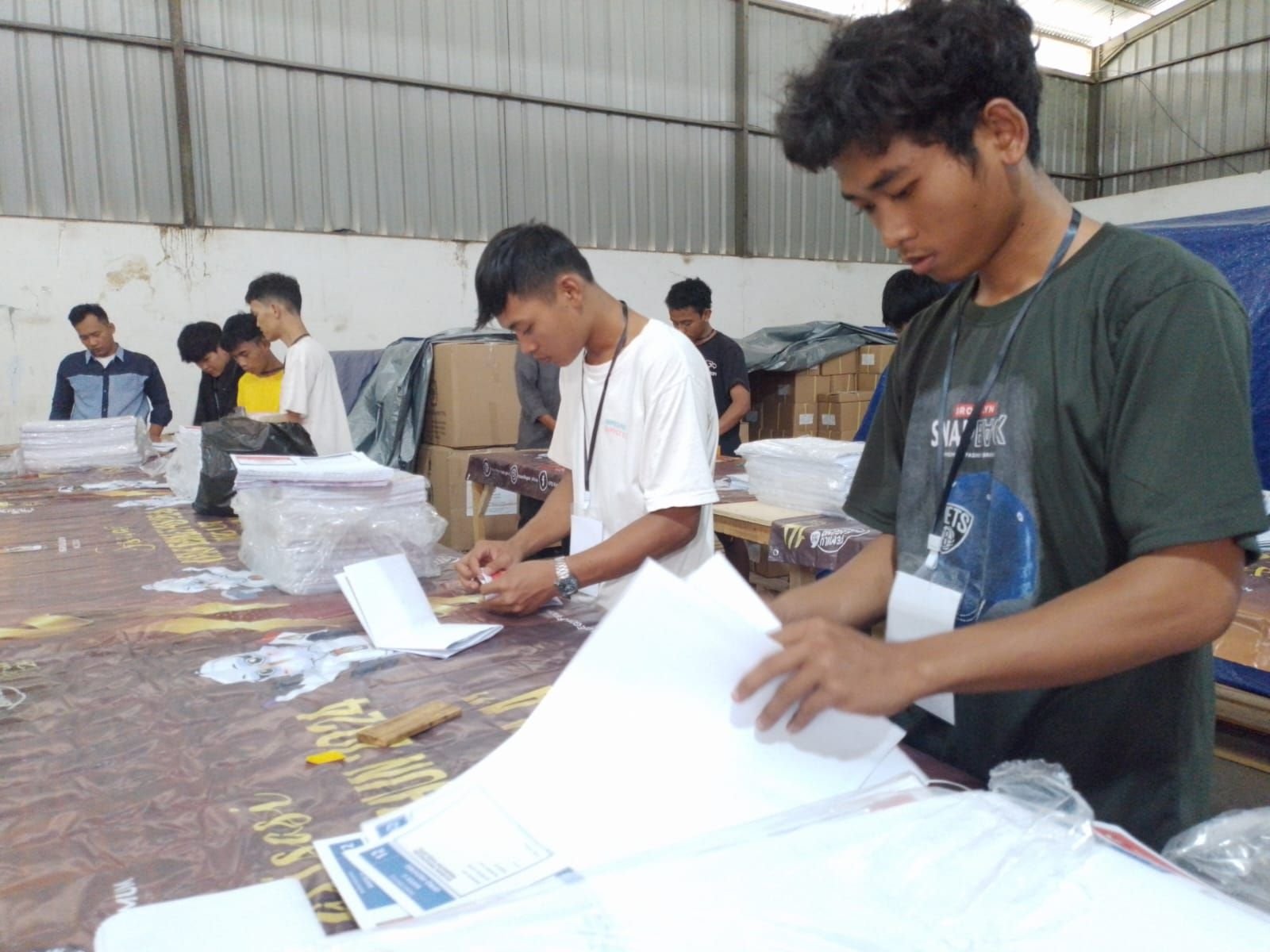 Per Lembar Diupah Rp400, Sebanyak 331.615 Surat Suara DPRD Provinsi Banten Dapil Kota Cilegon Mulai Dilakukan Pelipatan