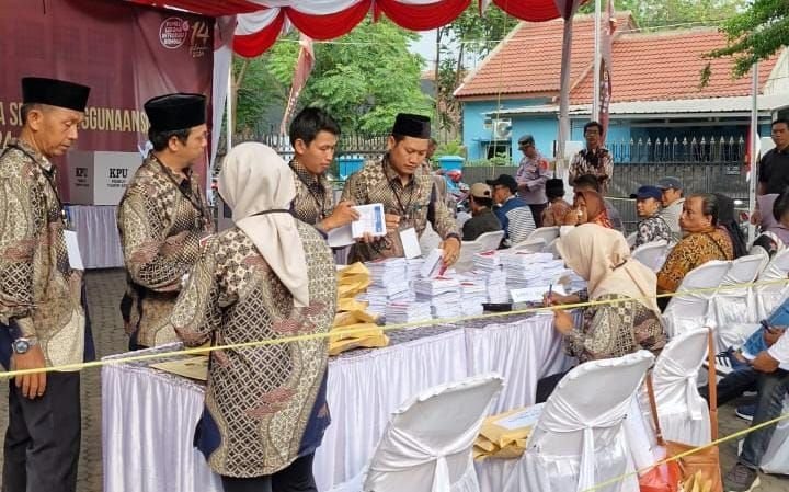 Simulasi Pencoblosan Pemilu 2024, per Orang Butuh Waktu 3 Menit untuk Mencoblos di TPS 1 Simulasi Pencoblosan Pemilu 2024, per Orang Butuh Waktu 3 Menit untuk Mencoblos di TPS