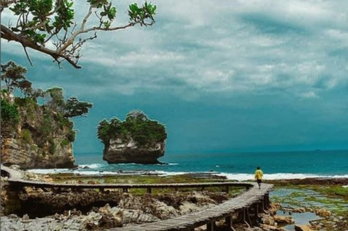 Keindahan Pantai Karang Bokor di Lebak Banten: Alternatif Liburan Serasa di Bali 1 Keindahan Pantai Karang Bokor di Lebak Banten: Alternatif Liburan Serasa di Bali