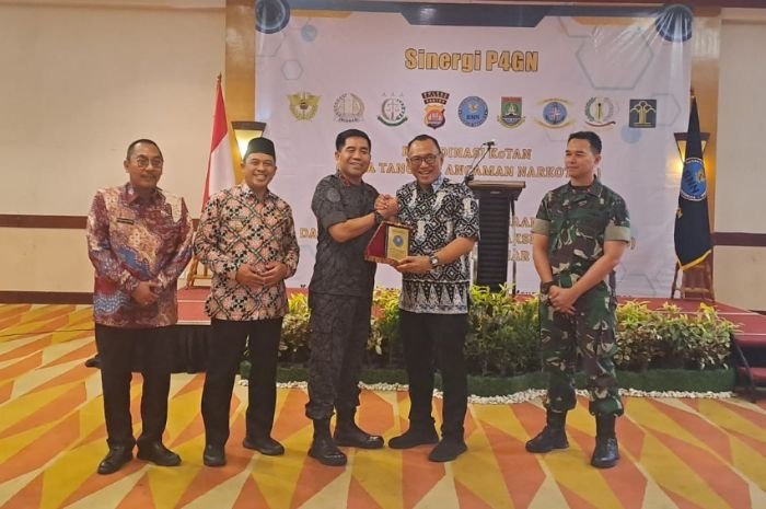 Pisah Jalan di Pilkada 2024, Helldy dan Sanuji Masih Sering Amprok dalam Satu Acara 10 Pisah Jalan di Pilkada 2024, Helldy dan Sanuji Masih Sering Amprok dalam Satu Acara