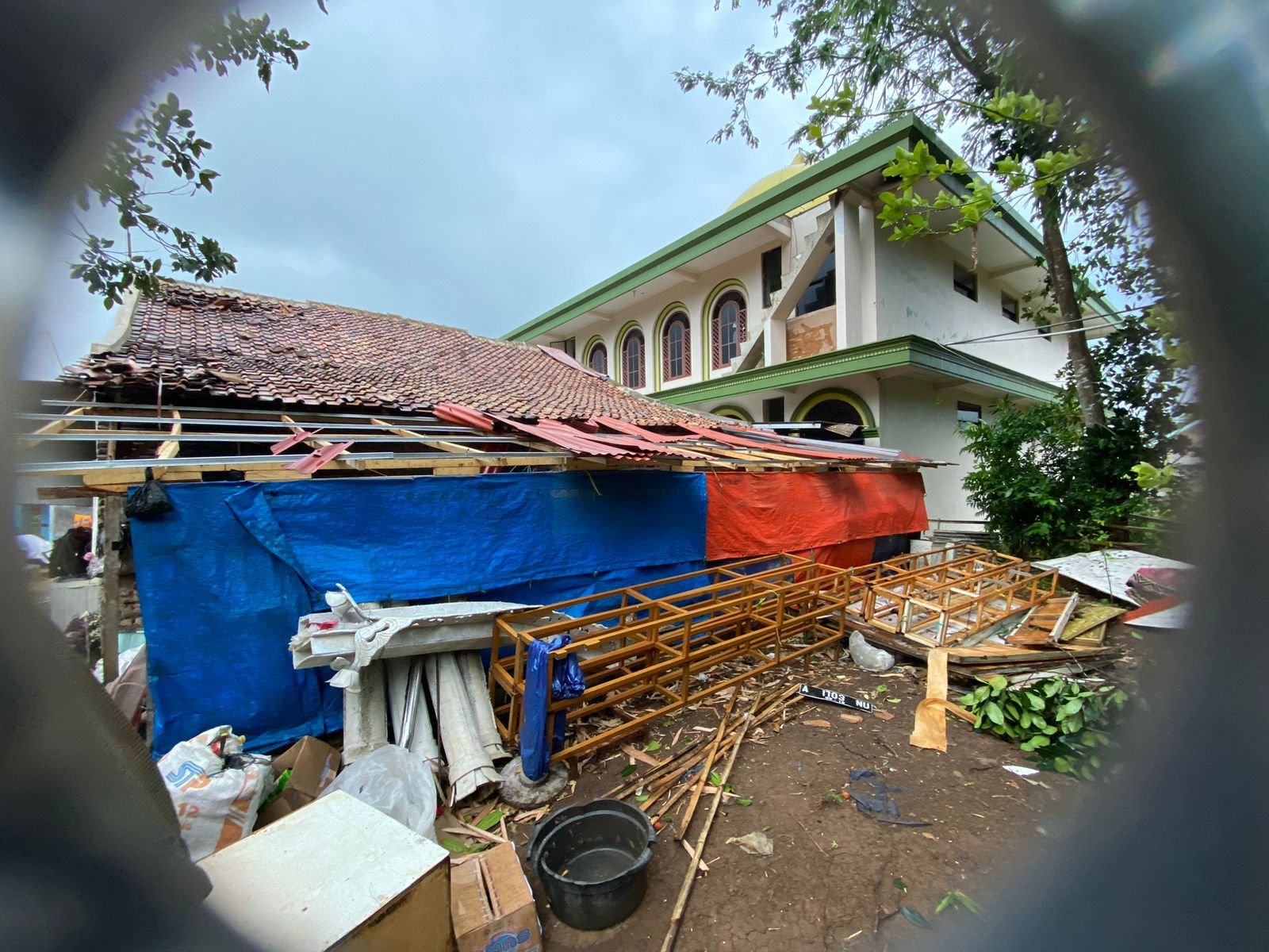 Angin Puting Beliung Hantam Kabupaten Pandeglang, Rumah Warga Batubantar Porak Poranda 3 Angin Puting Beliung Hantam Kabupaten Pandeglang, Rumah Warga Batubantar Porak Poranda