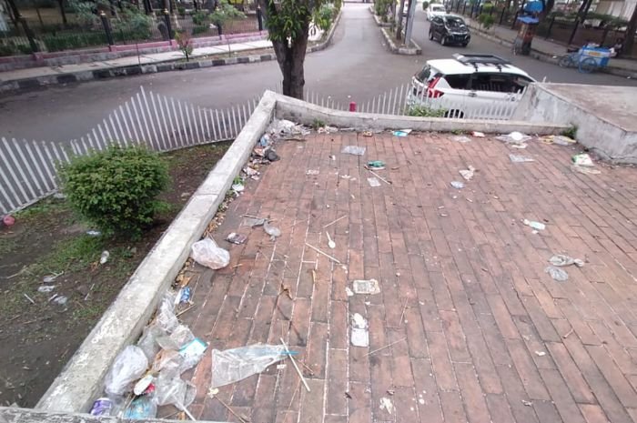 Seru Sih tapi Perayaan Tahun Baru 2024 di Alun-alun Kota Serang Sisakan Sampah yang Berserakan 6 Seru Sih tapi Perayaan Tahun Baru 2024 di Alun-alun Kota Serang Sisakan Sampah yang Berserakan