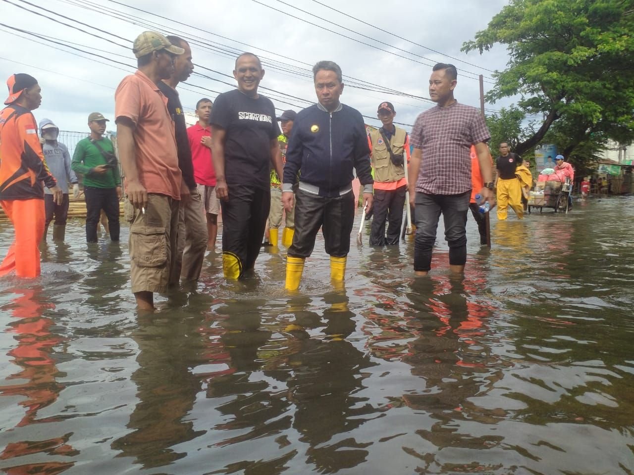 Turun ke Lokasi, PJ Walikota Serang Temukan 'Si Pembuat Onar' dari Banjir yang Kepung Ibu Kota Banten 1 Turun ke Lokasi, PJ Walikota Serang Temukan 'Si Pembuat Onar' dari Banjir yang Kepung Ibu Kota Banten