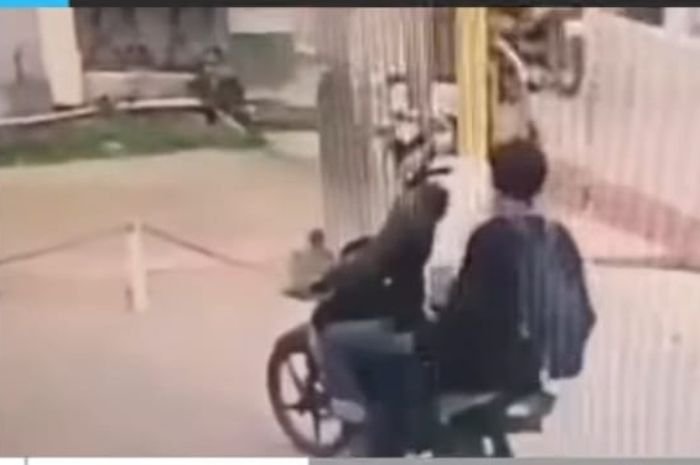 Tertangkap Kamera CCTV! Kenal di Medsos, Gadis asal Kabupaten Serang Dibawa Kabur 2 Pria 10 Tertangkap Kamera CCTV! Kenal di Medsos, Gadis asal Kabupaten Serang Dibawa Kabur 2 Pria