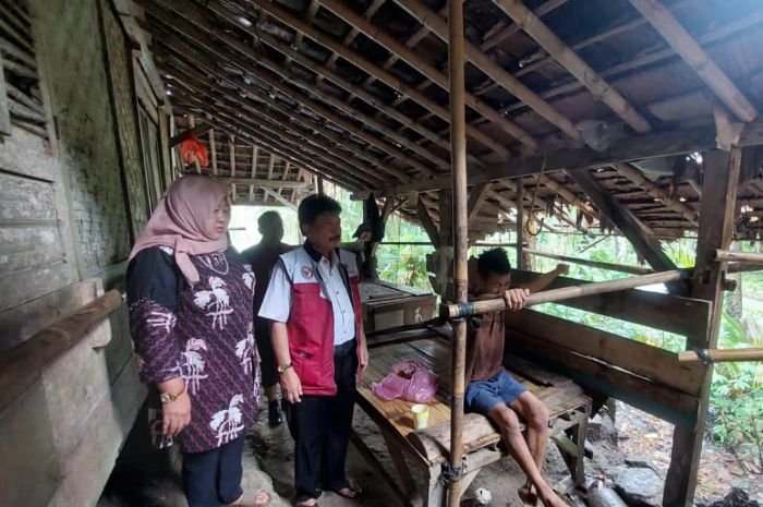 Disorot Pj Bupati Lebak, Satu Keluarga yang Alami Kelumpuhan di Cikulur Akhirnya Dirujuk Ke RSCM 10 Disorot Pj Bupati Lebak, Satu Keluarga yang Alami Kelumpuhan di Cikulur Akhirnya Dirujuk Ke RSCM