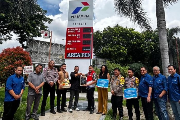 Aksi Heroik Petugas SPBU di BSD City Gagalkan Penyeleweangan BBM Bersubsidi Diapresiasi Pertamina 10 Aksi Heroik Petugas SPBU di BSD City Gagalkan Penyeleweangan BBM Bersubsidi Diapresiasi Pertamina