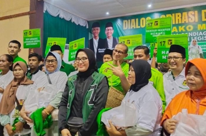 Tebar Ribuan Sembako Murah untuk Warga Lebak, Sandiaga Uno Incar 400 Ribu Suara untuk PPP di Banten 5 Tebar Ribuan Sembako Murah untuk Warga Lebak, Sandiaga Uno Incar 400 Ribu Suara untuk PPP di Banten