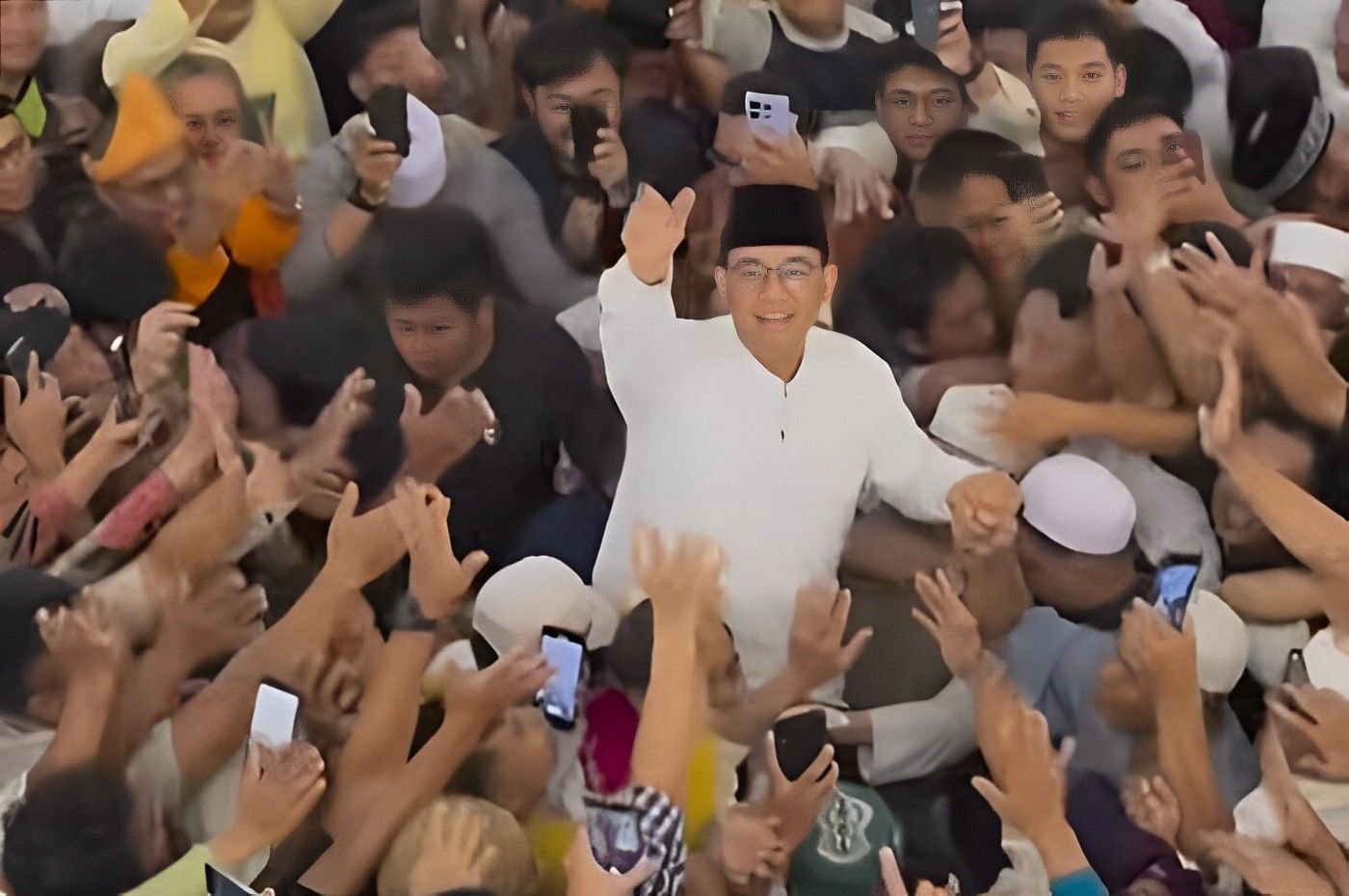 Pamerkan Hasil Perolehan Suara di TPS, Anies Baswedan Minta Warga Jakarta Kawal Demokrasi 5 Anies Baswedan Bersyukur Bisa Sujud di Masjid Sultan Mahmud Riayat Syah