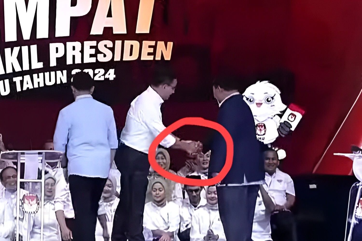 Prabowo dan Anies Bersalaman Usai Debat Cawapres, Menunjukkan Sikap Patriotisme 1 Prabowo dan Anies Bersalaman Usai Debat Cawapres, Menunjukkan Sikap Patriotisme