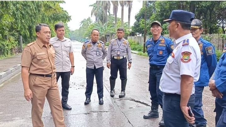 Oli Berceceran di Jalan Hingga Sebabkan Kecelakaan, Wakil Walikota Cilegon Gercep Ambil Tindakan 9 Oli Berceceran di Jalan Hingga Sebabkan Kecelakaan, Wakil Walikota Cilegon Gercep Ambil Tindakan
