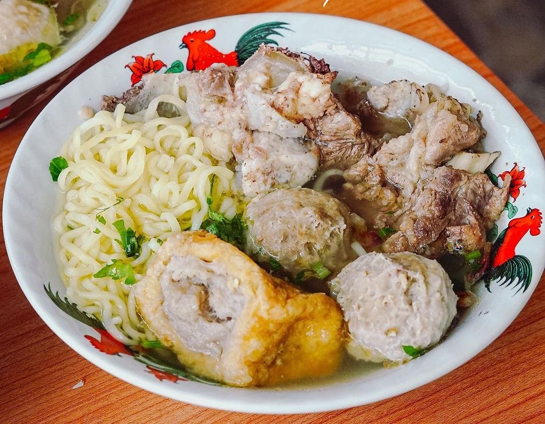 Rekomendasi 5 Tempat Makan Bakso di Cilegon, Paling Enak dan Porsi Banyak Dijamin Bikin Ketagihan 1 LANGSUNG GAS! 5 Tempat Makan Bakso di Serang dan Cilegon Nikmat Disantap di Sisa Libur Lebaran