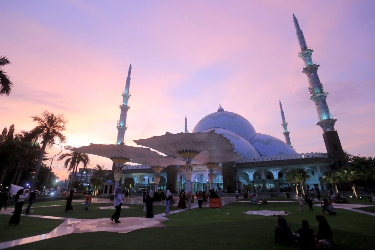 Jadi Opsi Wisata Religi di Banten, Masjid Raya Al Azhom Kini Bertransformasi Layaknya Masjid Nabawi 8 Jadi Opsi Wisata Religi di Banten, Masjid Raya Al Azhom Kini Bertransformasi Layaknya Masjid Nabawi