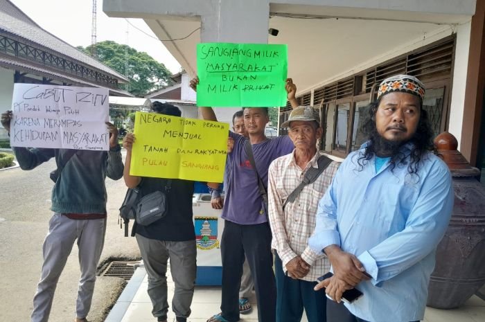 Merasa Tak Dilindungi, Warga Pulau Sangiang Kabupaten Serang Ancam Golput Pada Pemilu 2024 1 Merasa Tak Dilindungi, Warga Pulau Sangiang Kabupaten Serang Ancam Golput Pada Pemilu 2024