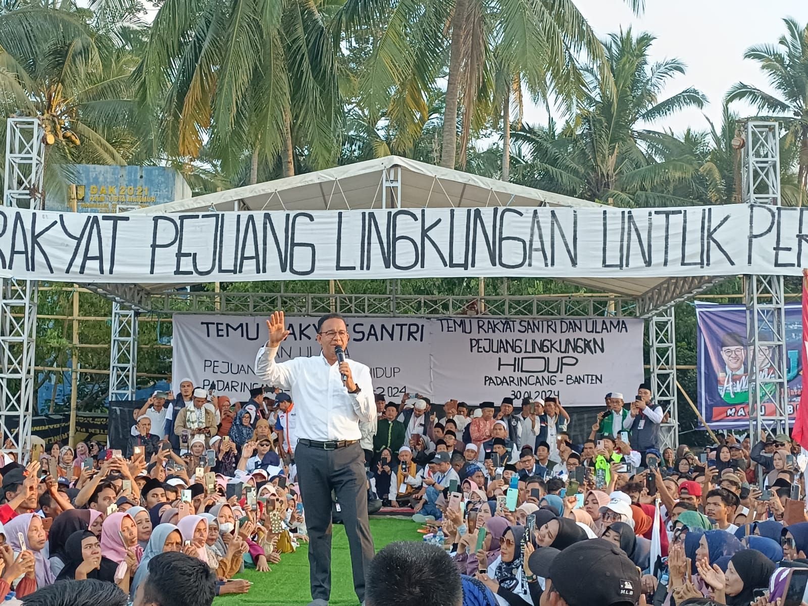 Kampanye di Padarincang Banten, Anies Baswedan: Semua yang Datang Tidak Ada yang Dibayar 5 Kampanye di Padarincang Banten, Anies Baswedan: Semua yang Datang Tidak Ada yang Dibayar