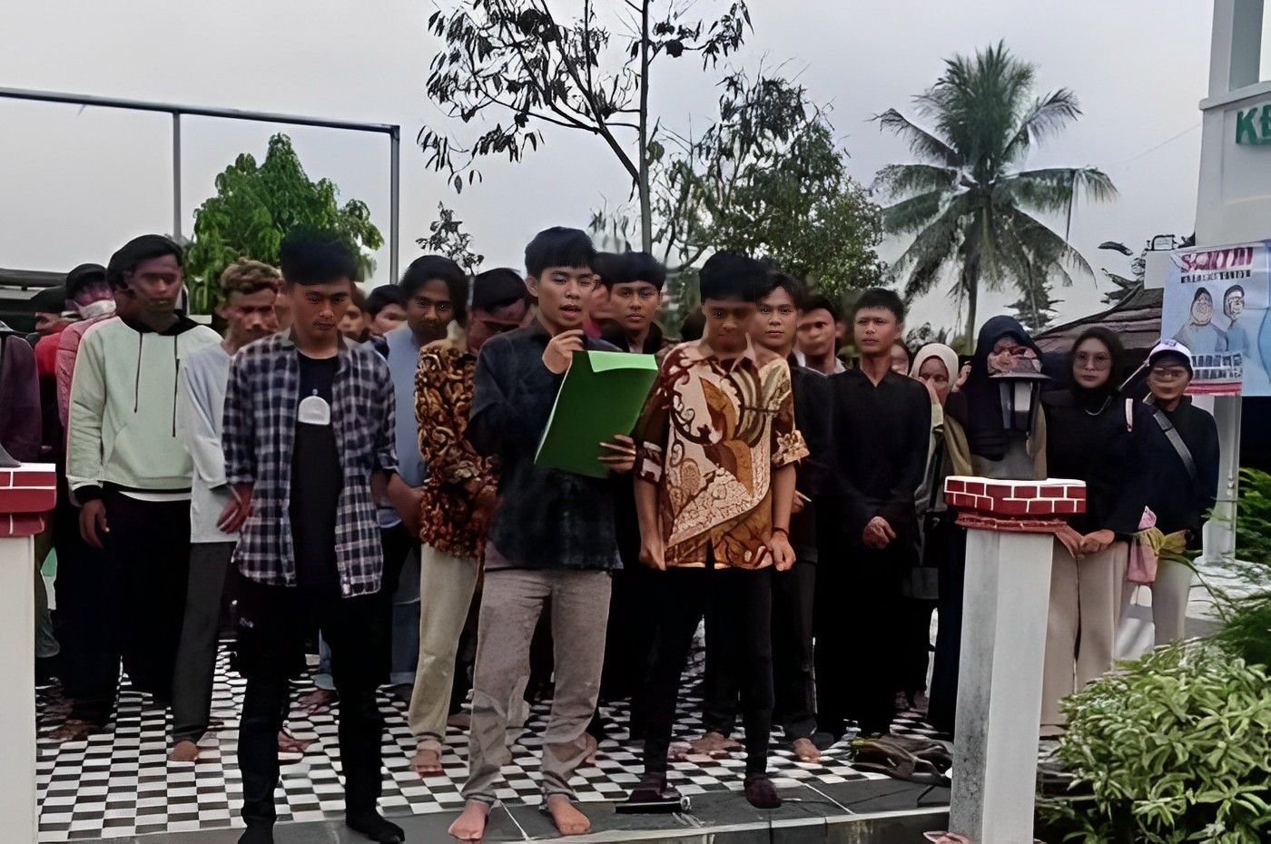 Pemuda JALUR AMIN di Banten Pindah Dukungan ke Prabowo-Gibran 10 Pemuda JALUR AMIN di Banten Pindah Dukungan ke Prabowo-Gibran