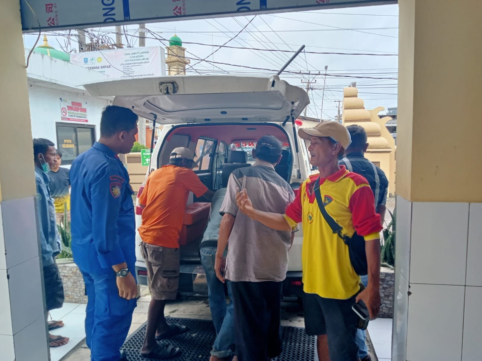 Niat Healing, Wisatawan Asal Cilacap Malah Terseret Ombak hinggal Tenggelam di Pantai Sambolo Anyer 9 Niat Healing, Wisatawan Asal Cilacap Malah Terseret Ombak hinggal Tenggelam di Pantai Sambolo Anyer