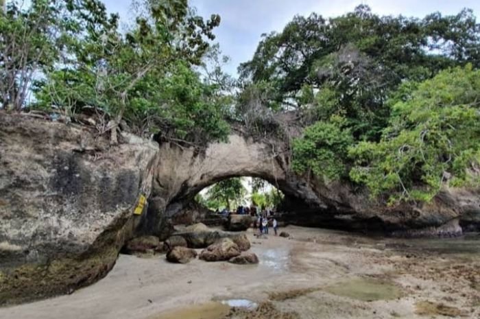 Pantai Karang Bolong Jadi Rekomendasi Wisata Saat ke Banten, Ini Lokasinya 3 Pantai Karang Bolong Jadi Rekomendasi Wisata Saat ke Banten, Ini Lokasinya