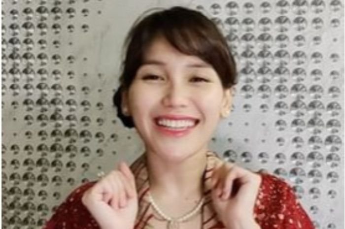 Ayu Ting Ting Beri Sinyal Lepas Status Janda: Maaf Sudah Terlanjur Bucin 4 Ayu Ting Ting Beri Sinyal Lepas Status Janda: Maaf Sudah Terlanjur Bucin