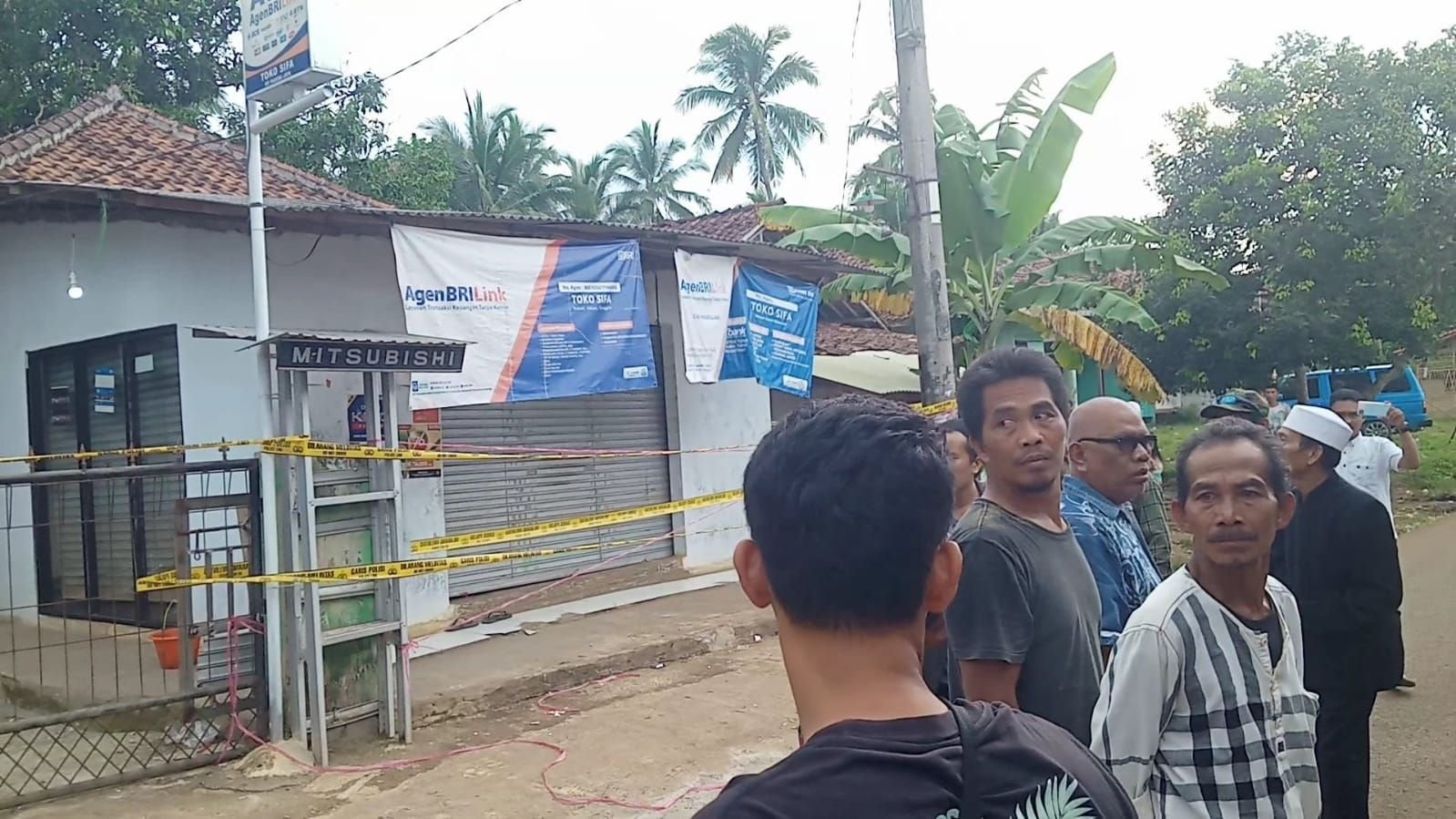 Tragis! Inilah Detik-detik Pelaku Habisi Pemilik Warung hingga Tewas di Mekarjaya Pandeglang 2 Tragis! Inilah Detik-detik Pelaku Habisi Pemilik Warung hingga Tewas di Mekarjaya Pandeglang