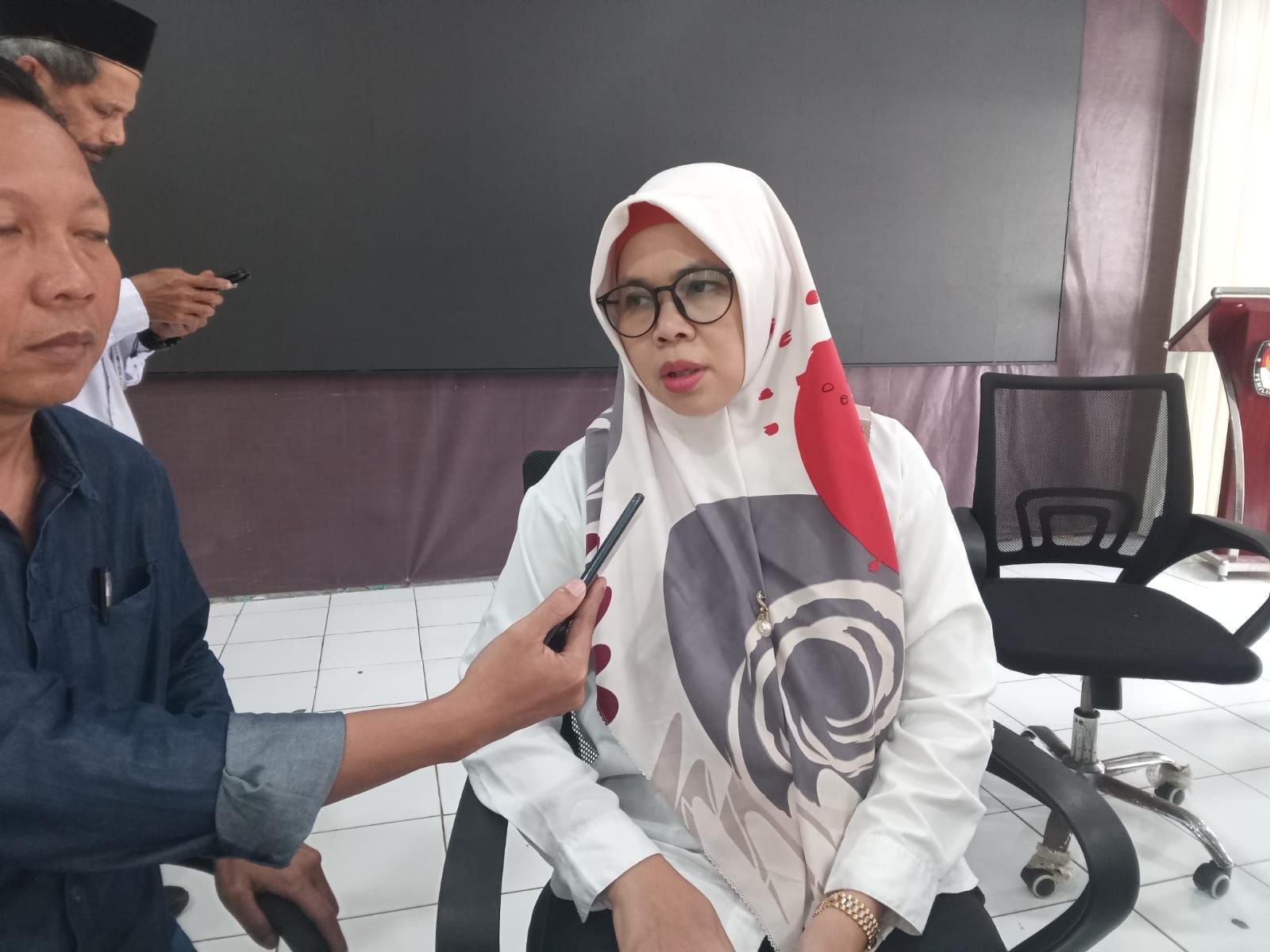 INGAT! Nyoblos Pemilu 2024, Warga Pandeglang Dilarang Bawa Handphone ke Dalam TPS