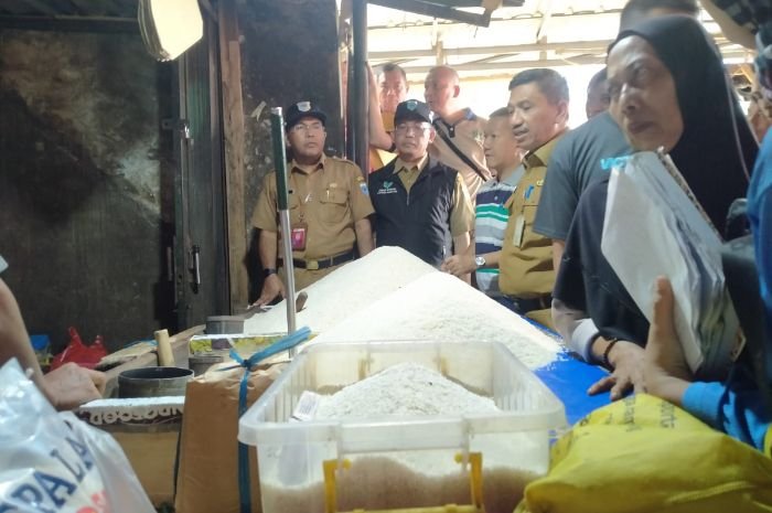 Penyebab Harga Beras di Pandeglang Menggila Terungkap, Satu Kebijakan BUMN Buat yang di Pasar Kelimpungan 1 Penyebab Harga Beras di Pandeglang Menggila Terungkap, Satu Kebijakan BUMN Buat yang di Pasar Kelimpungan