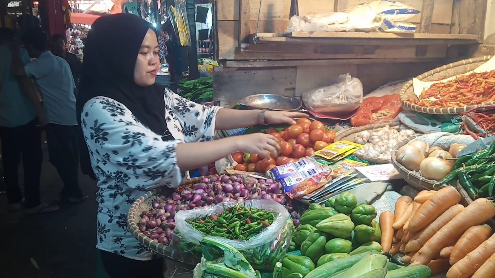 Pasca Pencoblosan, Harga Bumbu Dapur di Pasar Pandeglang Melonjak Tajam 1 Pasca Pencoblosan, Harga Bumbu Dapur di Pasar Pandeglang Melonjak Tajam