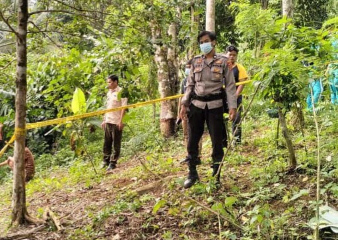 Hendak Berkebun, Warga Pulosari Pandeglang Mahal Dibuat Jantungan dengan Penemuan Jasad Bayi