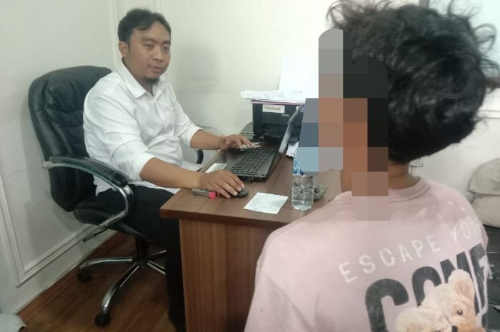 Cosplay Jadi Calon Pelanggan, Polisi Bekuk Pengedar Obat Keras di Kabupaten Serang 6 Cosplay Jadi Calon Pelanggan, Polisi Bekuk Pengedar Obat Keras di Kabupaten Serang