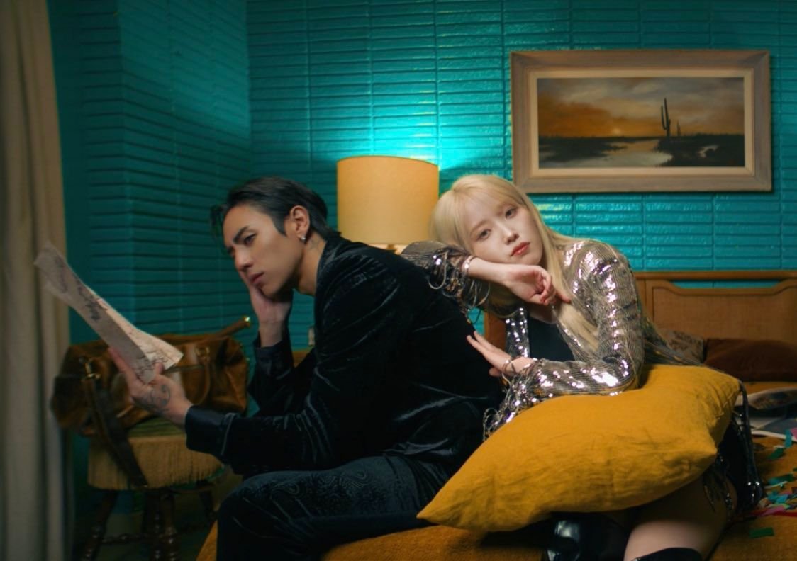 Lirik dan Terjemahan Lagu Shopper IU, Lee Ji Eun Gaet DPR Ian Jadi Model MV Sekaligus Surtradara!