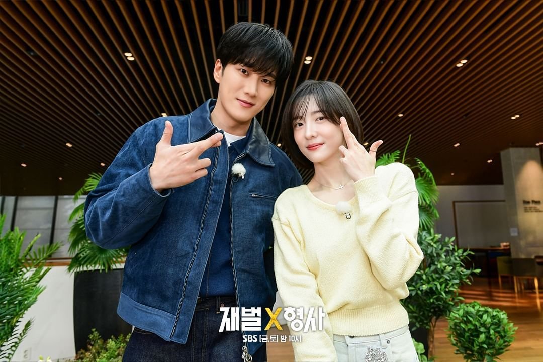 Jadwal Tayang Flex X Cop Episode 7 dan 8: Yi Soo Semakin Dipuji jadi Polisi Handal, Kakak Tirinya Cemas? 1 Jadwal Tayang Flex X Cop Episode 7 dan 8: Yi Soo Semakin Dipuji jadi Polisi Handal, Kakak Tirinya Cemas?