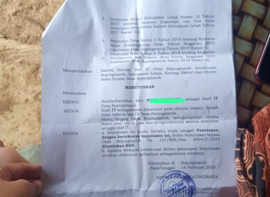 LEBAK KERAS BOS! Diduga Beda Pilihan Caleg, Kades Bojongmanik Pecat Staf Kantor Desanya 9 LEBAK KERAS BOS! Diduga Beda Pilihan Caleg, Kades Bojongmanik Pecat Staf Kantor Desanya