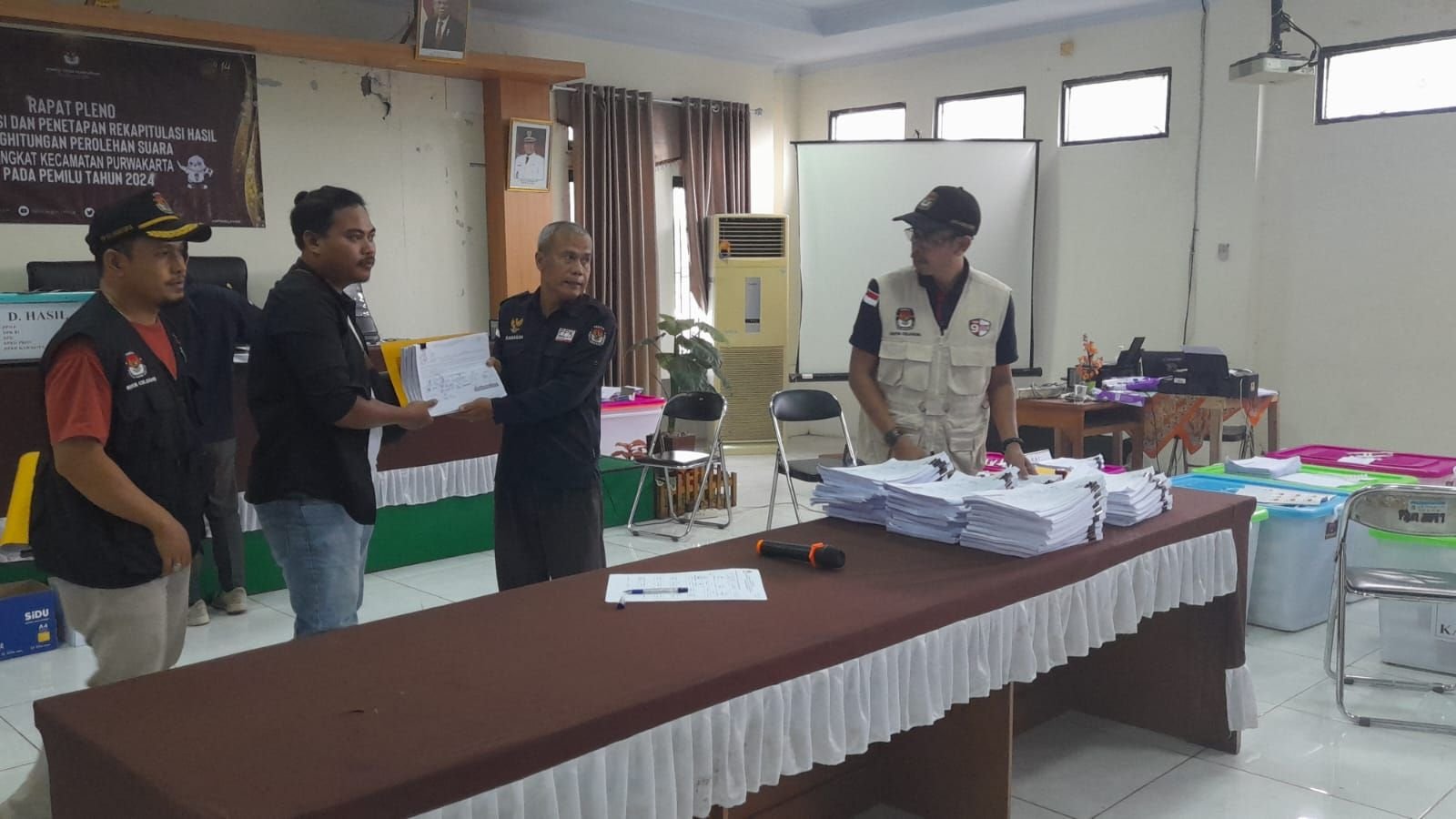 Anies Unggul Tipis di Kecamatan Purwakarta, Saksi Ganjar Enggan Tadatangan D Hasil 5 Anies Unggul Tipis di Kecamatan Purwakarta, Saksi Ganjar Enggan Tadatangan D Hasil