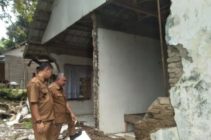 Gempa 5,7 Magnitudo Bikin Bergetar, Dinding Rumah Warga Pandeglang Ambruk