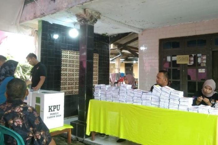 5 Panwascam di Banten Dipecat Gegara Melakukan Hal Ini di Pemilu 2024 10 Anggota KPPS di Lebak Meninggal Dunia Sebelum Pencoblosan, Ahli Waris Pertanyakan Santunan
