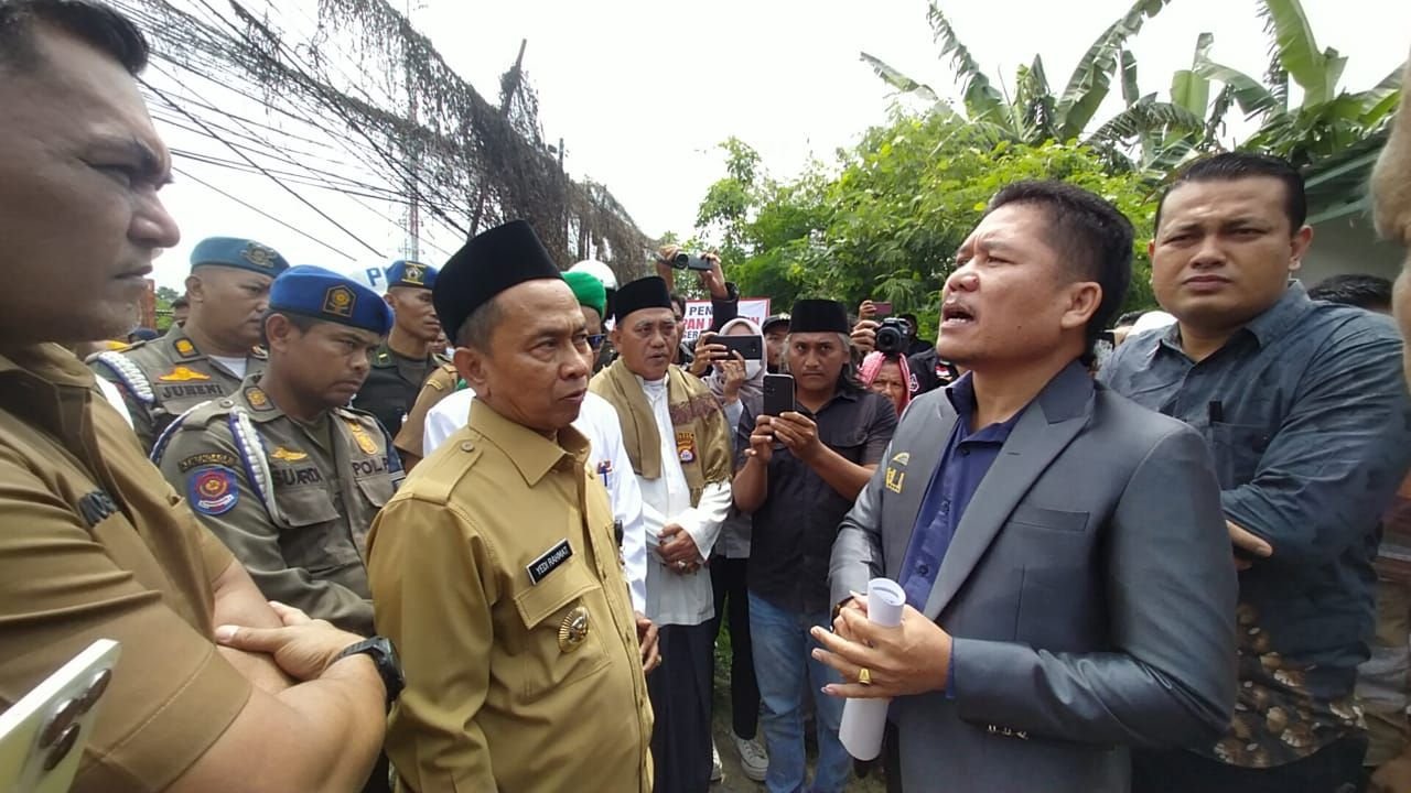 Pembongkaran Bangunan Tempat Hiburan Malam di Kota Serang Diwarnai Kericuhan 2 Pembongkaran Bangunan Tempat Hiburan Malam di Kota Serang Diwarnai Kericuhan