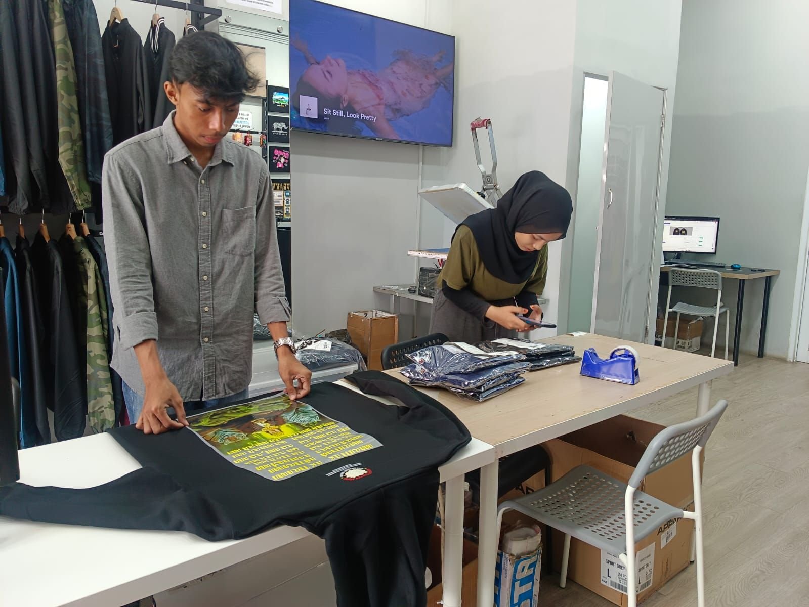 Sablon Kaos di Cititex Desain Sesuka Hati, Cukup Bayar Rp 10 Ribu 2 Sablon Kaos di Cititex Desain Sesuka Hati, Cukup Bayar Rp 10 Ribu