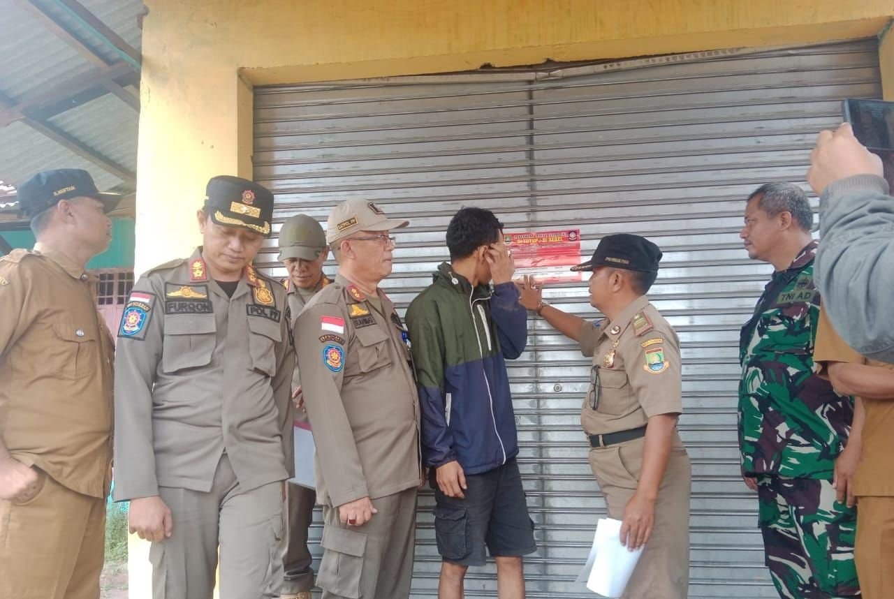 Penjual Miras Berkedok Warung Jamu di Kota Cilegon Ditutup Pol PP 3 Penjual Miras Berkedok Warung Jamu di Kota Cilegon Ditutup Pol PP