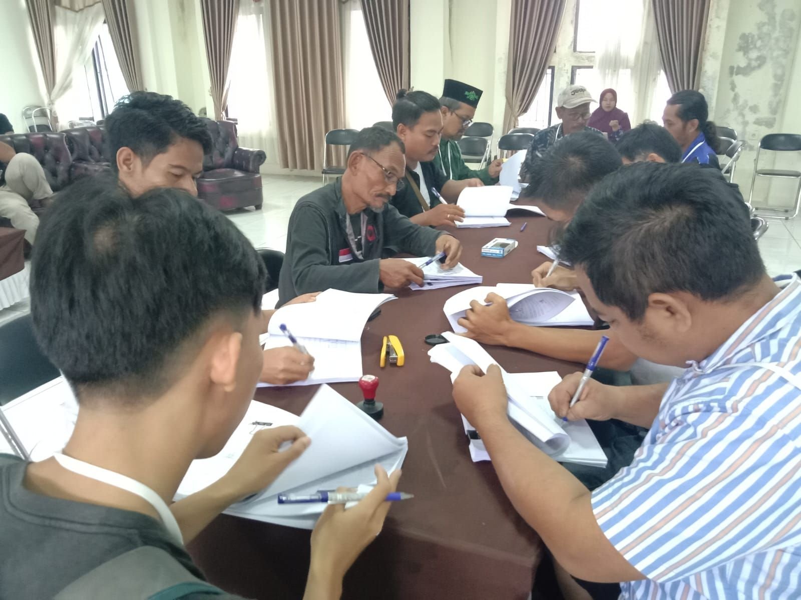 Didominasi Wajah Baru, Ini Perolehan Kursi DPRD Kota Cilegon Versi Pleno PPK Dapil 3 dan 4 3 Didominasi Wajah Baru, Ini Perolehan Kursi DPRD Kota Cilegon Versi Pleno PPK Dapil 3 dan 4