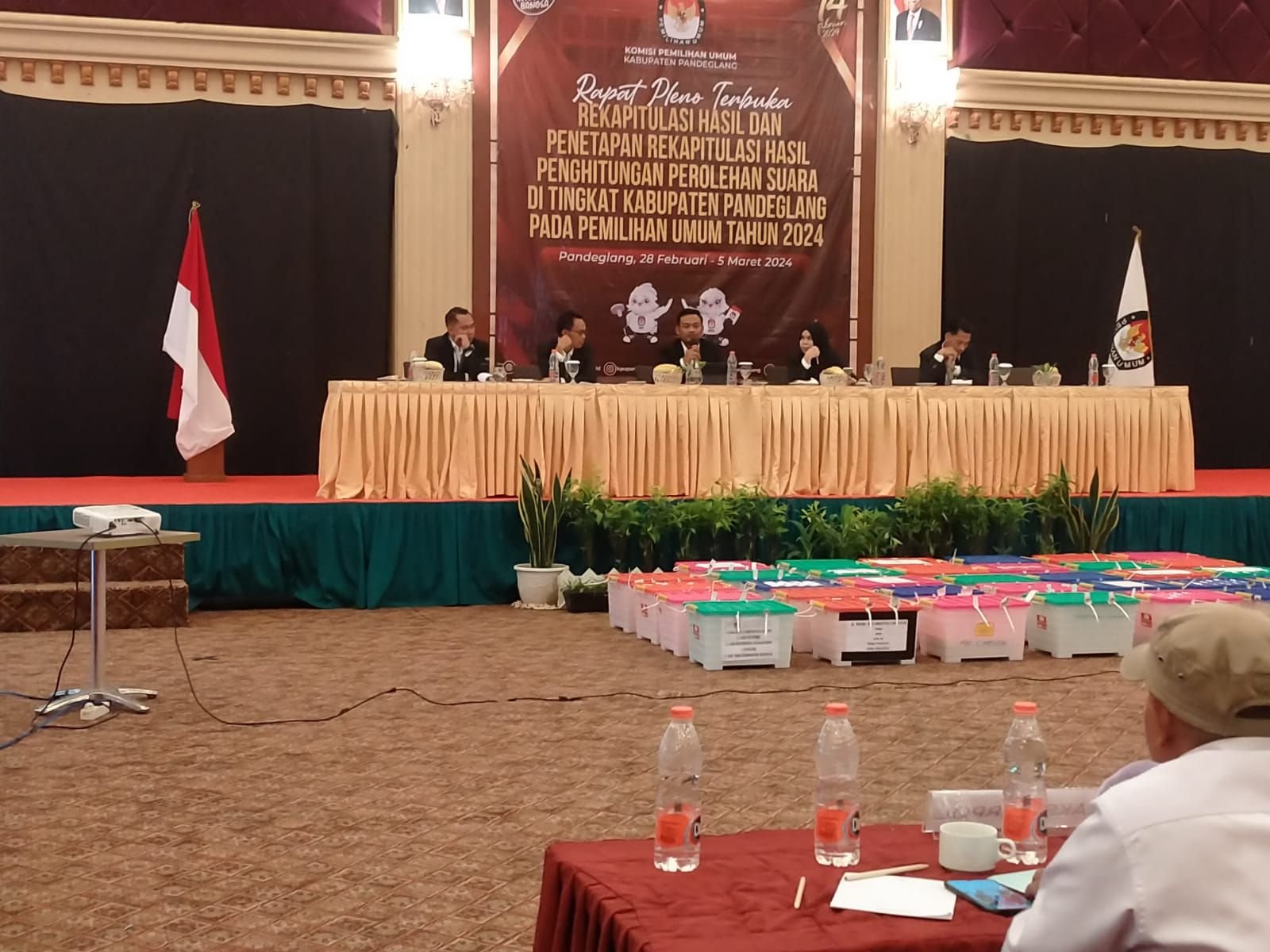 Pleno Rekapitulasi Suara Tingkat Kabupaten Pandeglang Diskors Satu Hari, Saksi Protes
